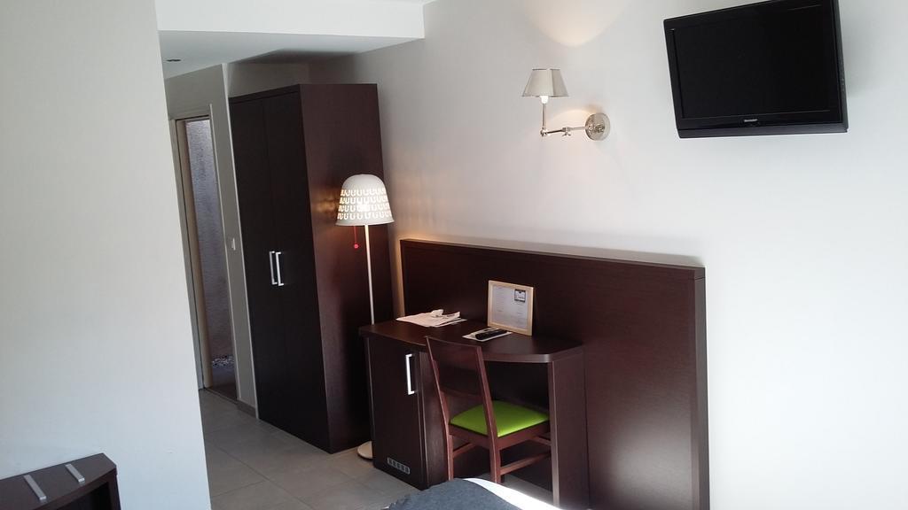 Hotel L'Esplan Saint-Paul-Trois-Châteaux Zimmer foto